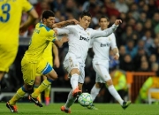 -希腊足球队在比赛中表现抢眼，成功晋级