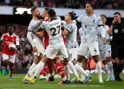 英雄联盟总决赛门票-包含顶尖球队精彩战绩吸引体育爱好者的词条