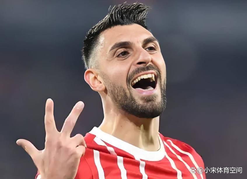 法兰克福年轻球员崭露头角,成为球队新希望 法兰克福年轻球员崭露头角,成为球队新希望