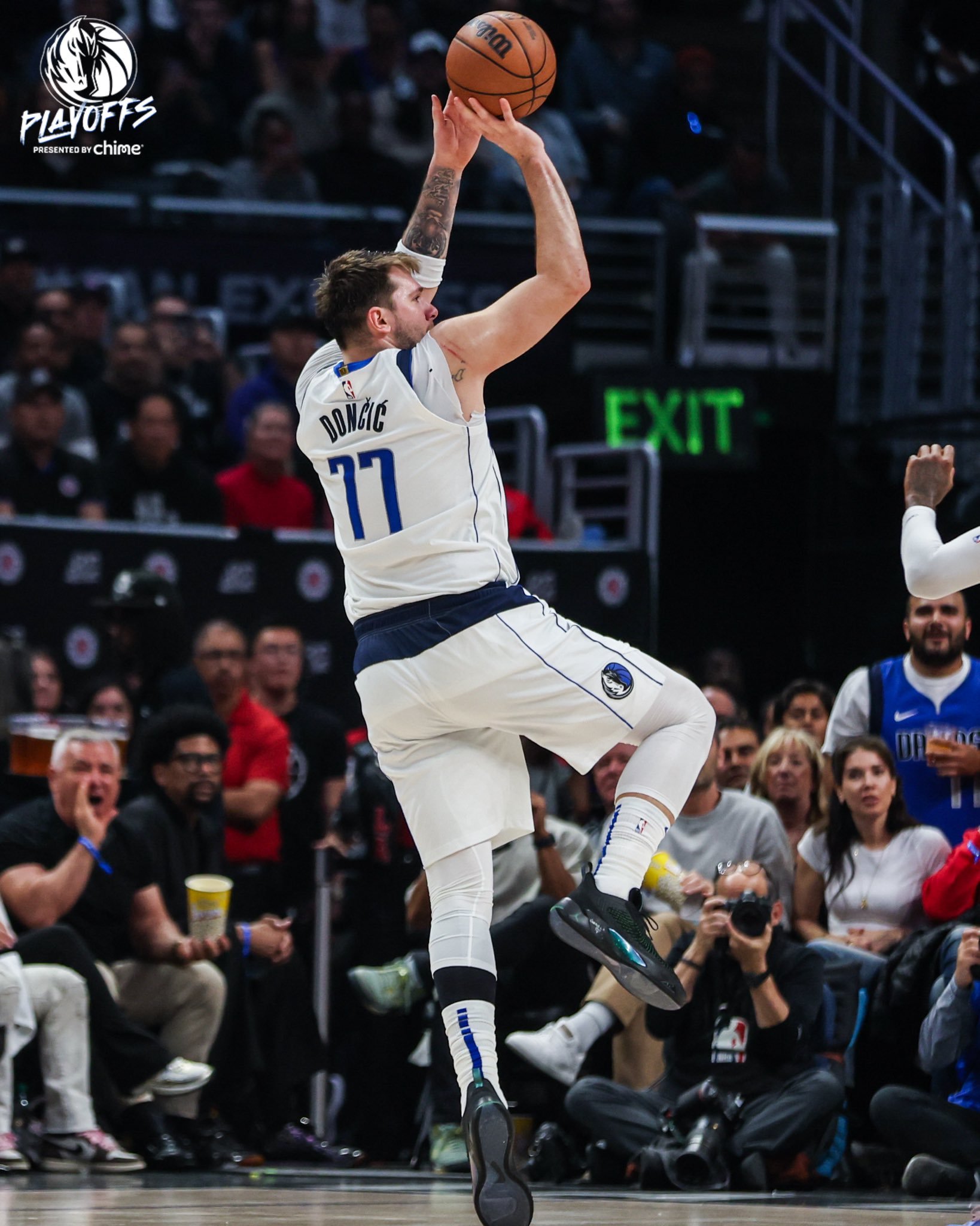 独行侠险胜快船，东部半决赛竞争激烈