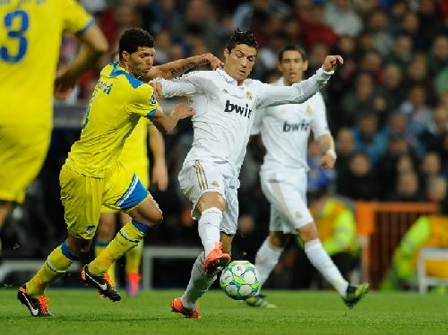 希腊足球队在比赛中表现抢眼,成功晋级 希腊足球队在比赛中表现抢眼,成功晋级