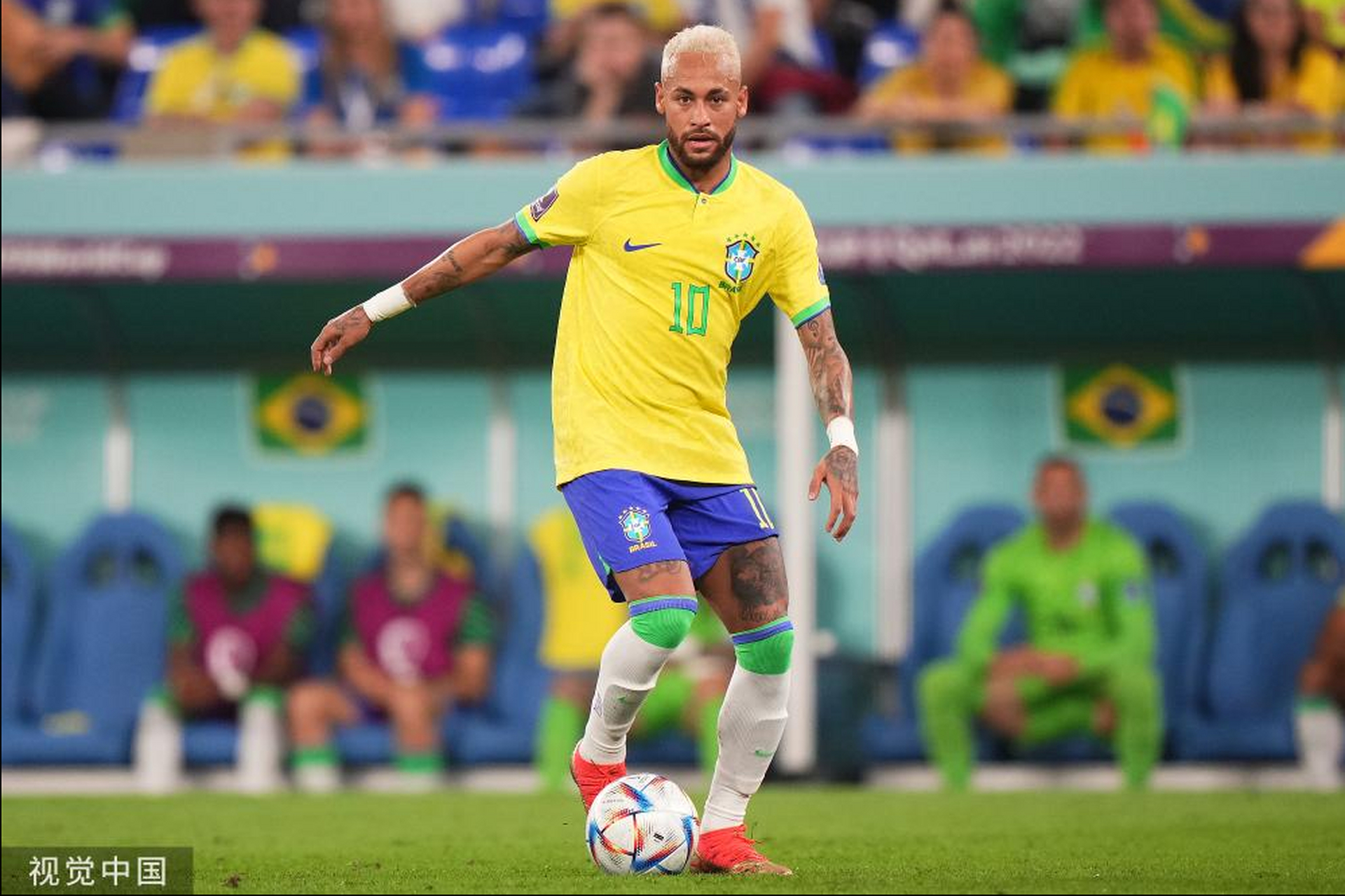 希腊足球队在比赛中表现抢眼,成功晋级 希腊足球队在比赛中表现抢眼,成功晋级