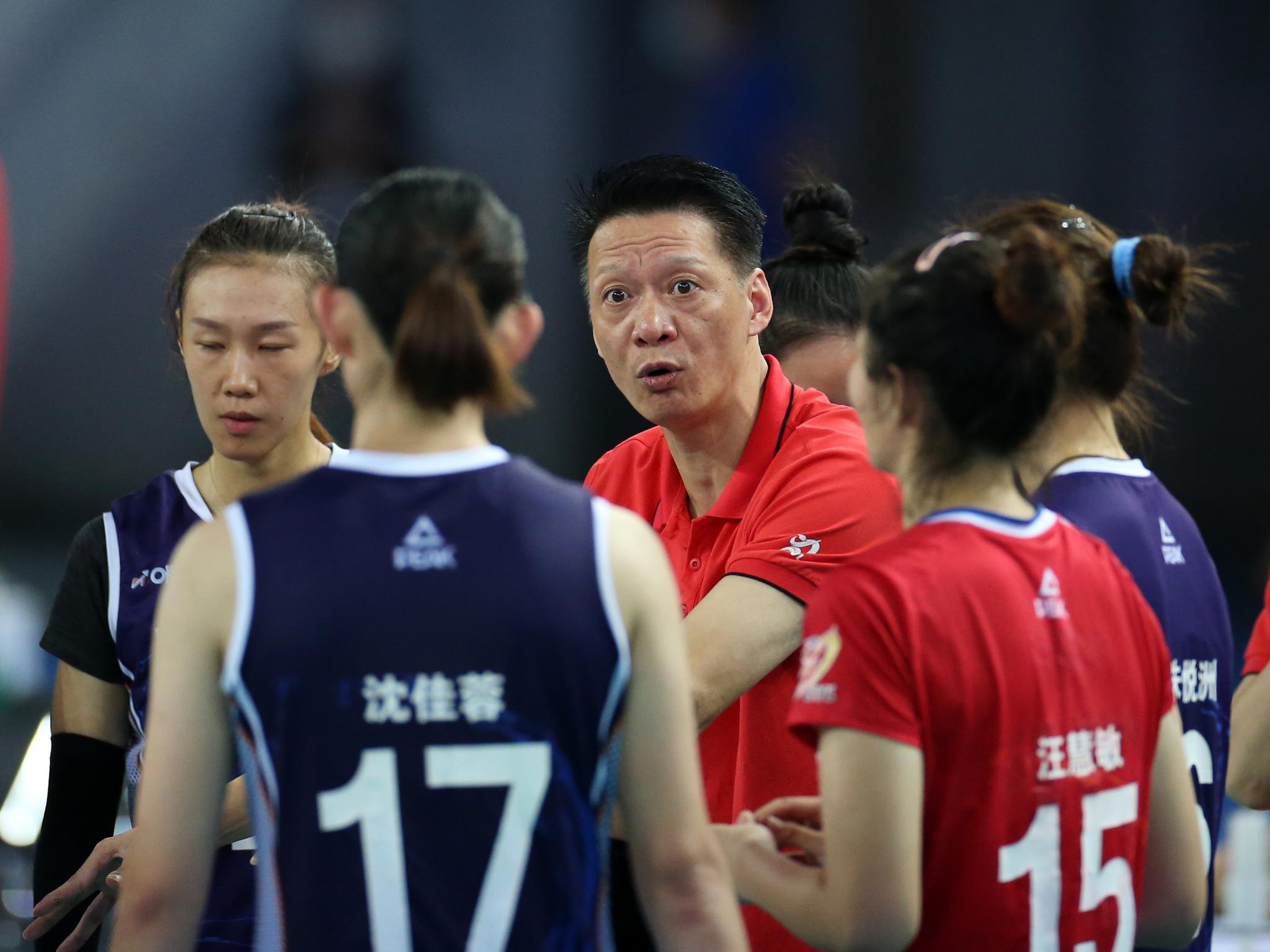 福建队完胜辽宁队,布克状态火热 福建队完胜辽宁队,布克状态火热