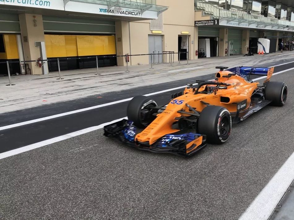 雷诺车队碾压阿斯顿马丁,拉塞尔惊艳四座 雷诺车队碾压阿斯顿马丁,拉塞尔惊艳四座