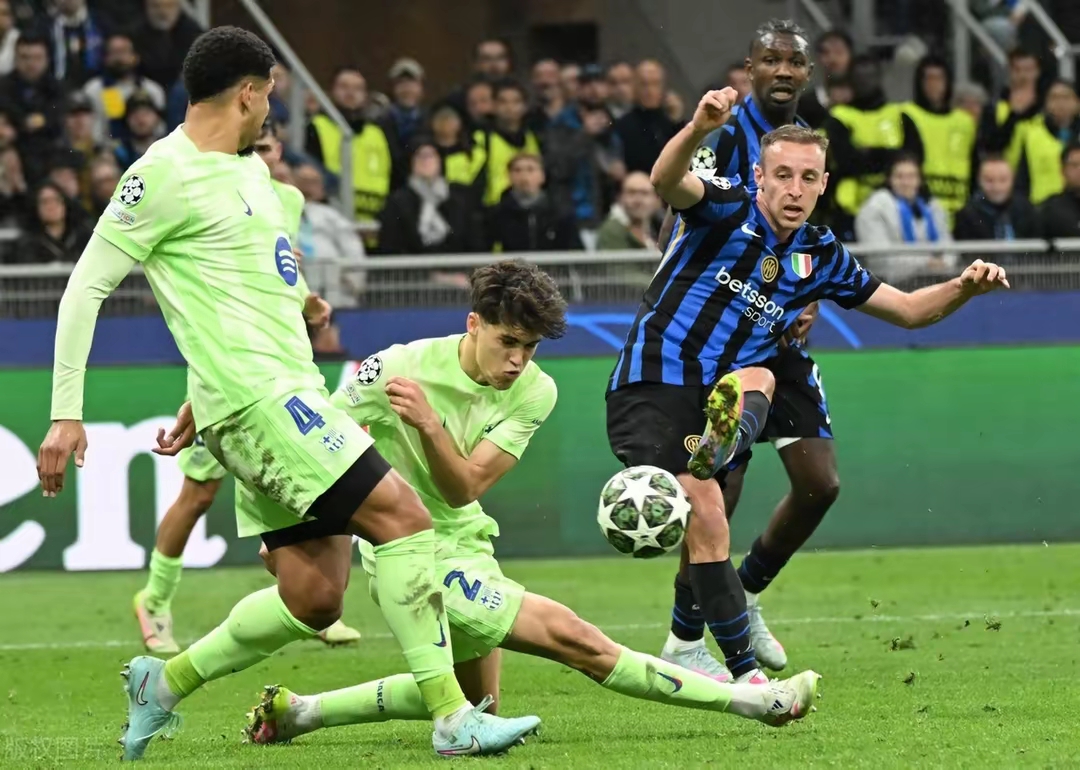 罗马在圣西罗球场逼平国米,双方互不相让 罗马在圣西罗球场逼平国米,双方互不相让