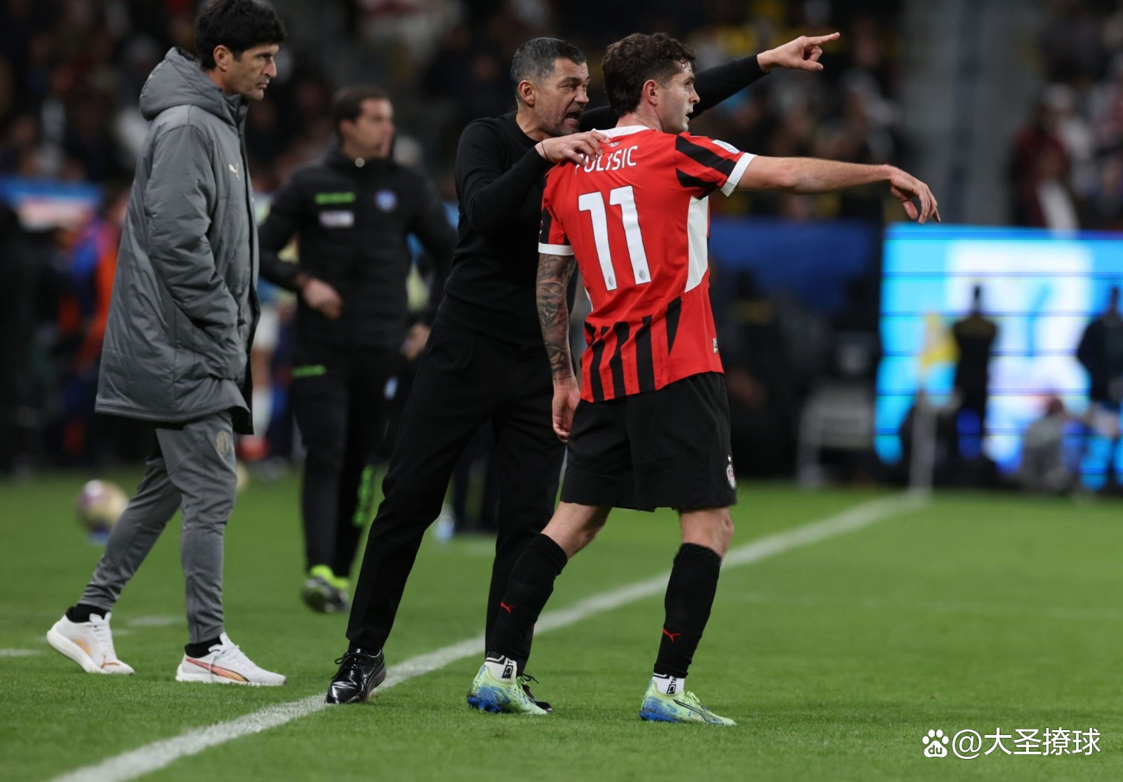 AC米兰逼平曼联晋级欧冠四强