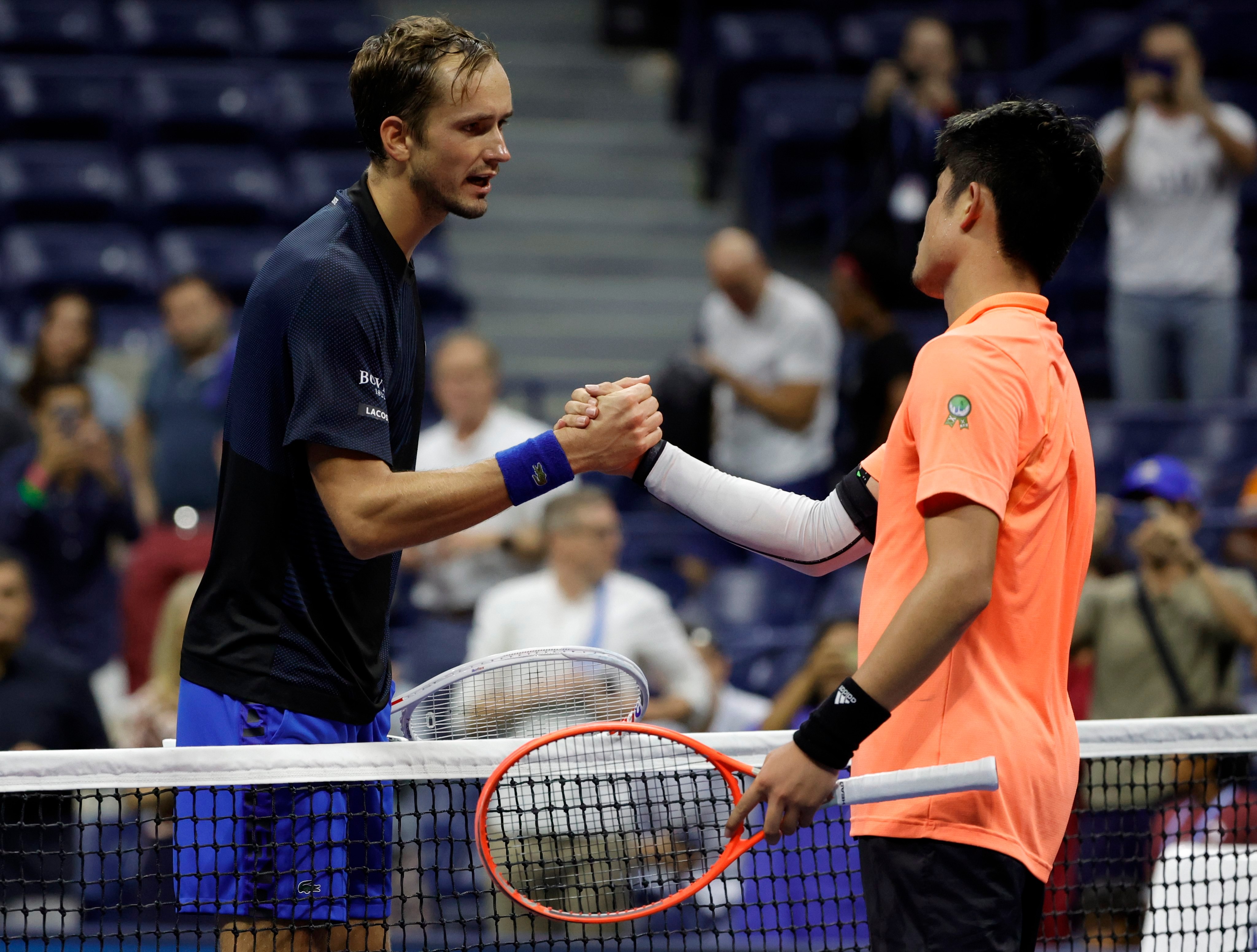 美网绝杀法网,梅德韦杰夫带队取胜 美网绝杀法网,梅德韦杰夫带队取胜