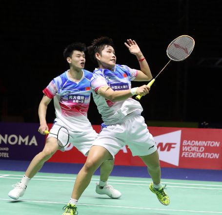 马来西亚队轻取印尼队，黄鸭组合带队取胜