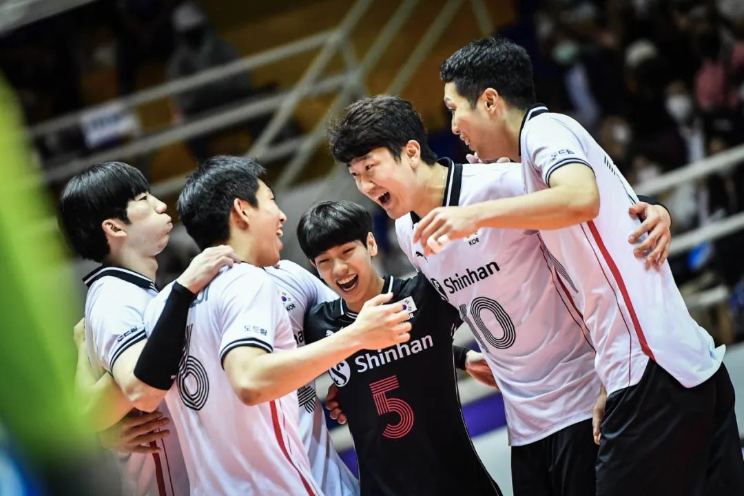 韩国队逆转丹麦队，黄鸭组合惊艳四座