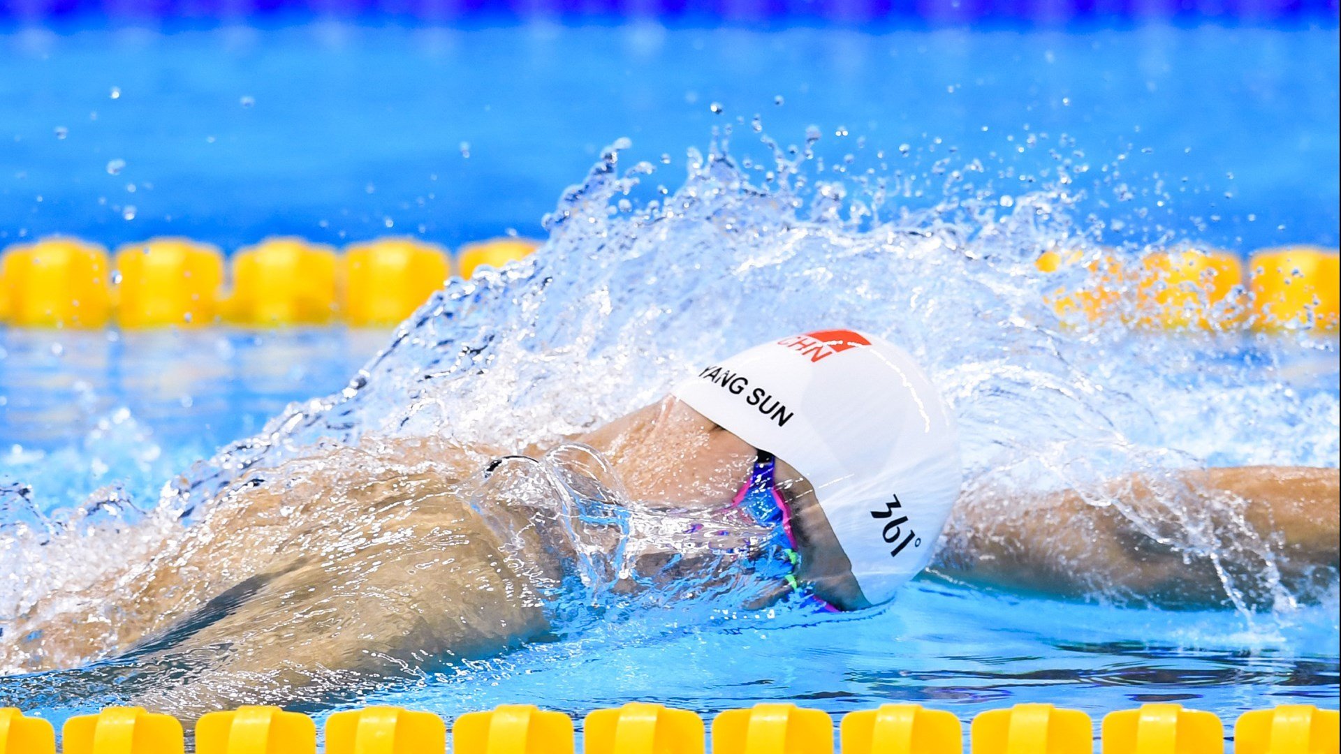 历史尘埃与未来蓝图，风暴与冠冕的双重奏