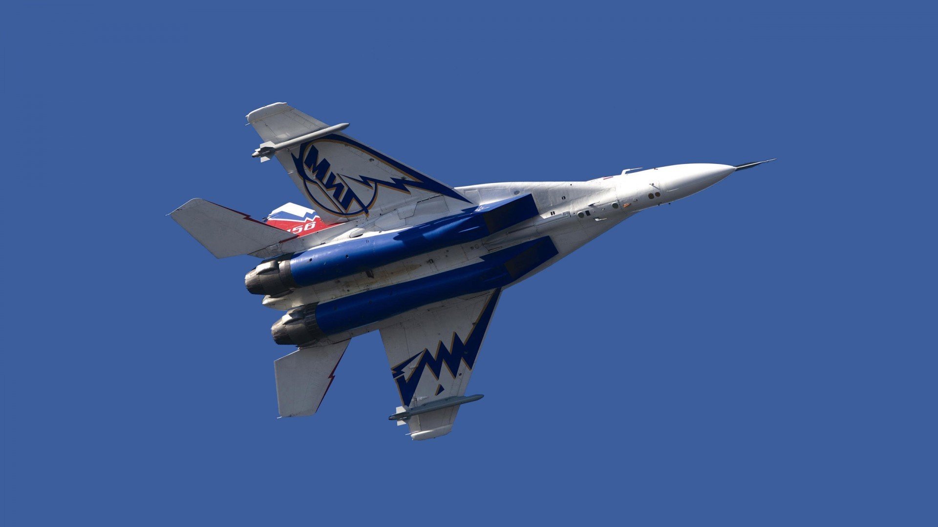 冰火合奏曲，F1夜赛轰鸣与利拉德时间的神奇交叠